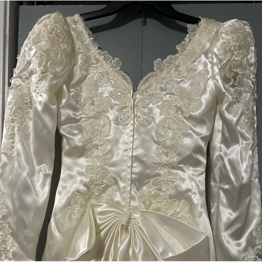 Vintage Wedding Dress - Picture 2 of 6
